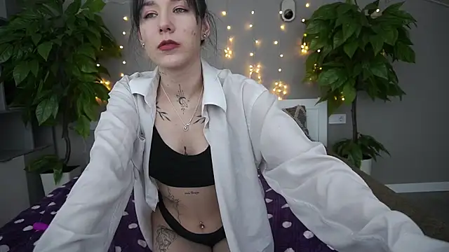 NikkiGoldSide online show from February 1, 2025, 4:22 pm