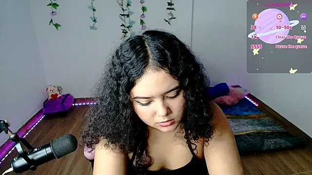 Dulce Julietha online show from March 10, 2025, 9:40 pm