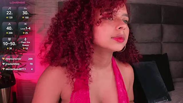 Snapshot of lara_jones_ chatting on February 4, 2025, 9:49 am lara jones  online show from February 4, 2025, 9:49 am