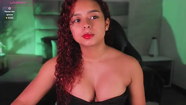 Snapshot of lara_jones_ chatting on March 11, 2025, 3:26 am lara jones  online show from March 11, 2025, 3:26 am