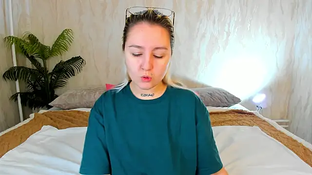 Debbie Taylor online show from October 13, 2025, 5:02 pm