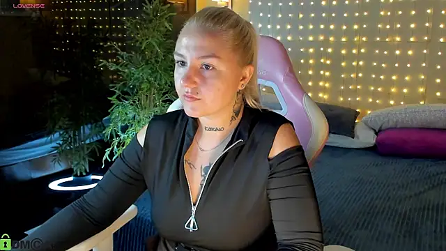 Snapshot of Debbie_Taylor chatting on July 21, 2026, 5:26 pm Debbie Taylor online show from July 21, 2026, 5:26 pm