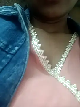 Snapshot of Rajni-Mehra chatting on February 5, 2025, 9:04 am Rajni-Mehra online show from February 5, 2025, 9:04 am