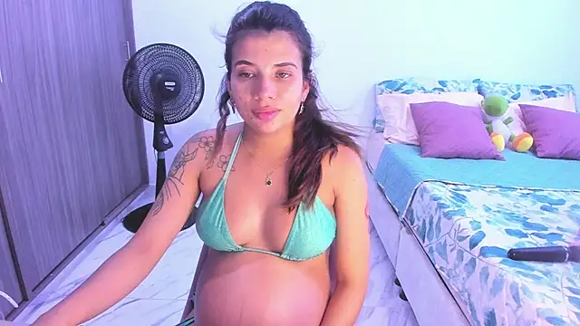 Snapshot of adop_me__ chatting on December 18, 2024, 10:13 pm adop me online show from December 18, 2024, 10:13 pm