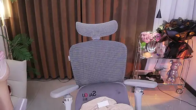Evajoannana online show from May 12, 2026, 11:07 am