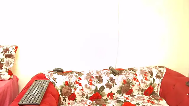 SweetHotLipsX39 online show from September 19, 2025, 1:34 pm