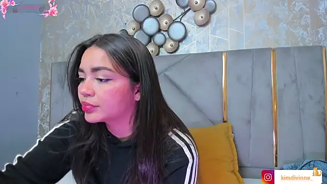 KimDevinne online show from November 13, 2025, 1:48 am