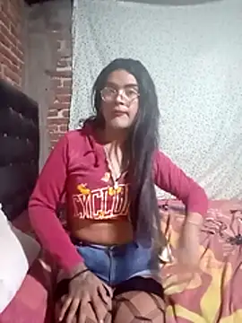 yovana13 online show from October 29, 2025, 10:39 am