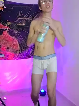 Snapshot of Im_Oliverpark chatting on September 17, 2025, 11:06 pm Im Oliverpark online show from September 17, 2025, 11:06 pm