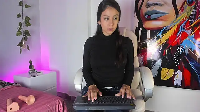 Luci And Sofi online show from November 4, 2025, 3:33 pm