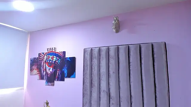 Luci And Sofi online show from November 19, 2025, 3:45 pm