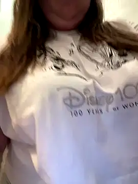 Snapshot of Chloee_ep chatting on December 4, 2024, 7:01 pm Chloee ep online show from December 4, 2024, 7:01 pm