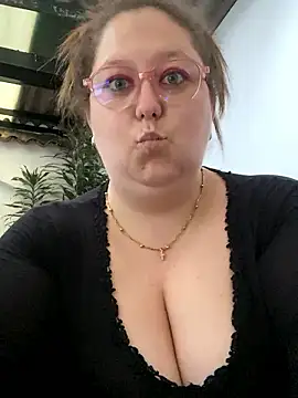 Snapshot of Chloee_ep chatting on December 6, 2024, 10:41 pm Chloee ep online show from December 6, 2024, 10:41 pm