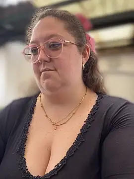 Snapshot of Chloee_ep chatting on December 9, 2024, 7:39 pm Chloee ep online show from December 9, 2024, 7:39 pm