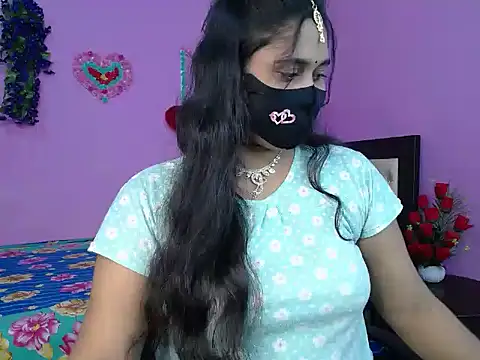 Hot Maleka online show from March 19, 2026, 5:28 pm