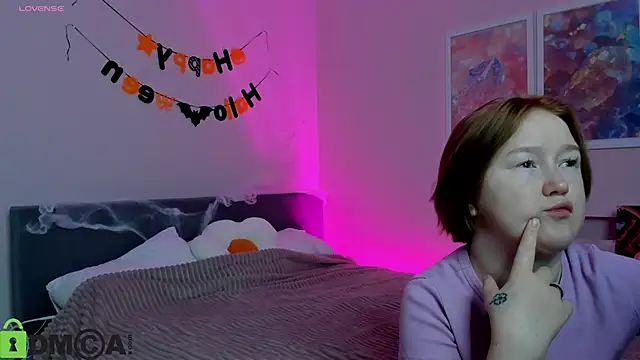 Sara Robinson online show from November 4, 2025, 1:59 am