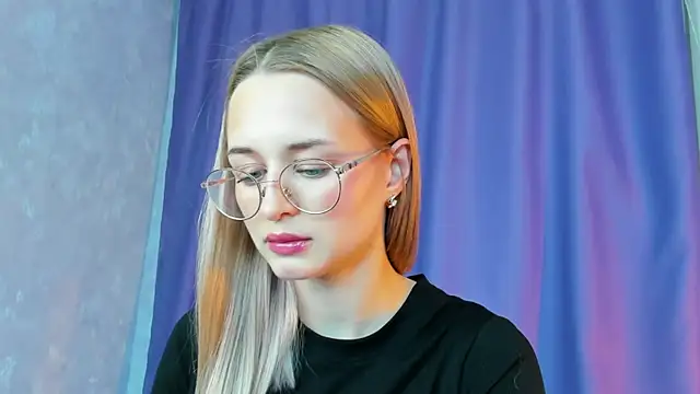 Tiffanyhunt online show from December 11, 2024, 2:22 pm