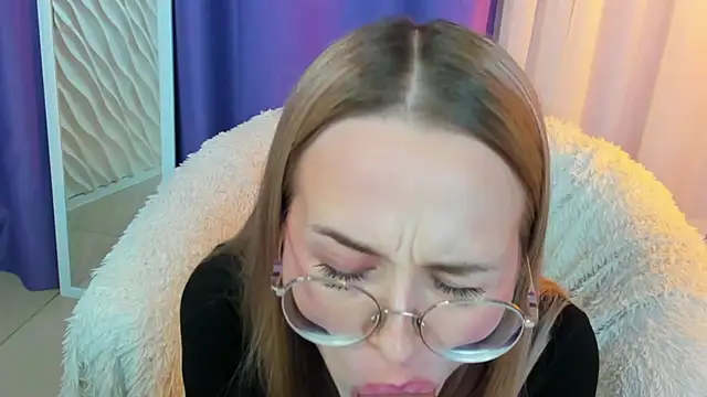 Tiffanyhunt online show from December 11, 2024, 5:26 pm