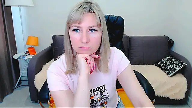 Snapshot of Incredible_Ariela chatting on June 14, 2026, 9:55 am Incredible Ariela online show from June 14, 2026, 9:55 am