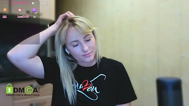 Snapshot of Smoorodinkaa chatting on May 8, 2026, 7:52 pm Smoorodinkaa online show from May 8, 2026, 7:52 pm