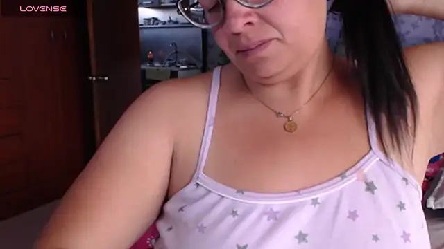 Snapshot of miia-big1boobs_ chatting on August 4, 2026, 1:36 pm miia-big1boobs online show from August 4, 2026, 1:36 pm
