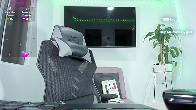 emily palmeer online show from November 27, 2025, 10:39 am