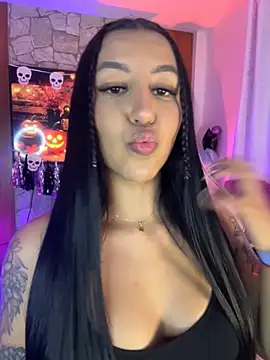 Snapshot of Tamara_Roberts1 chatting on October 8, 2025, 12:19 am Tamara Roberts1 online show from October 8, 2025, 12:19 am
