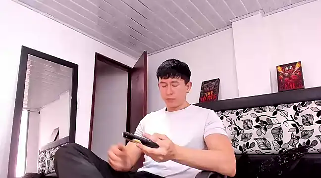 Snapshot of setsuna10 chatting on December 18, 2024, 9:51 pm setsuna10 online show from December 18, 2024, 9:51 pm