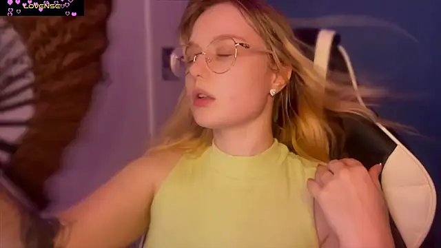 JacyWinslat online show from March 6, 2025, 8:59 pm