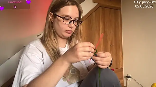 JacyWinslat online show from May 3, 2026, 7:58 am