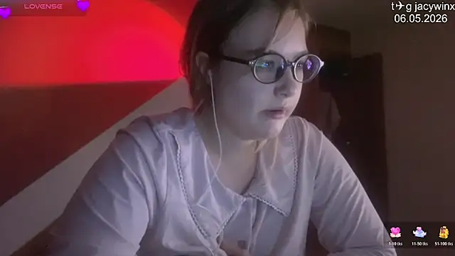 JacyWinslat online show from May 6, 2026, 1:05 pm