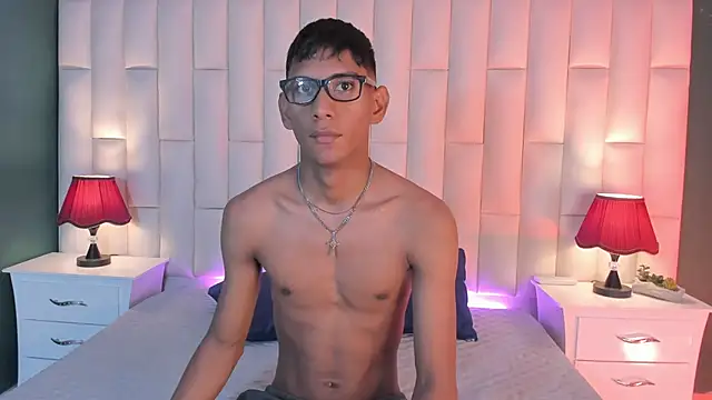 Snapshot of Nick_Collins18 chatting on March 6, 2025, 3:46 am Nick Collins18 online show from March 6, 2025, 3:46 am