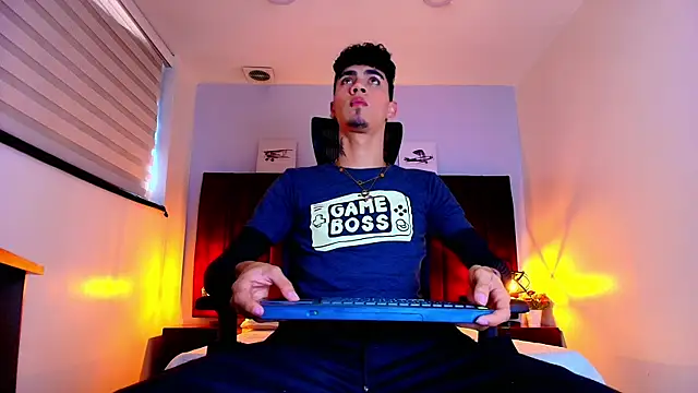 Snapshot of NeoRaptis chatting on September 20, 2025, 8:10 pm NeoRaptis online show from September 20, 2025, 8:10 pm