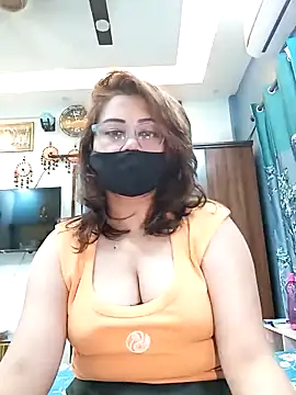 Cute-mona online show from October 5, 2025, 9:29 am