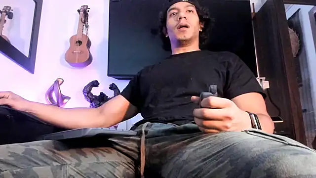 Snapshot of _Heracles1 chatting on October 5, 2025, 3:43 pm Heracles1 online show from October 5, 2025, 3:43 pm