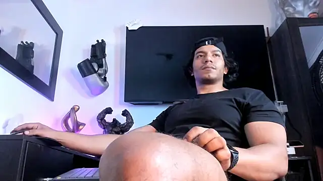 Snapshot of _Heracles1 chatting on October 7, 2025, 2:47 pm Heracles1 online show from October 7, 2025, 2:47 pm