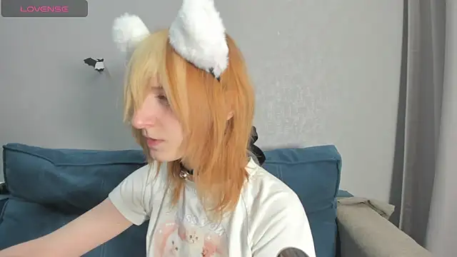 Snapshot of Little_Chips chatting on February 2, 2025, 11:32 pm Little Chips online show from February 2, 2025, 11:32 pm