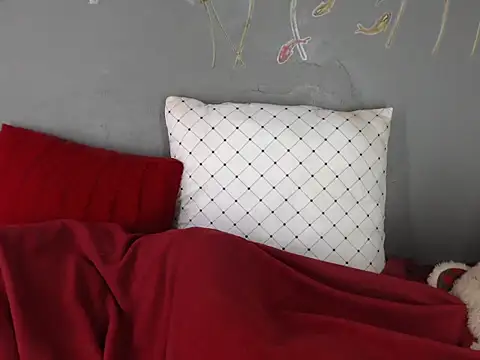 cupidlips online show from January 18, 2025, 5:20 am