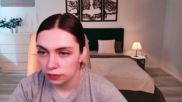 DaniellaLovely online show from March 28, 2026, 9:53 am