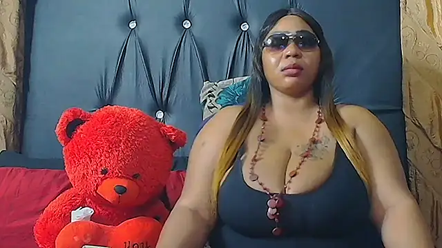 HUMONGUOUSTITSS online show from September 19, 2025, 4:14 am