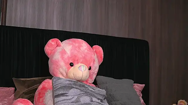 Snapshot of CataleyaKirk chatting on December 17, 2024, 4:43 pm CataleyaKirk online show from December 17, 2024, 4:43 pm