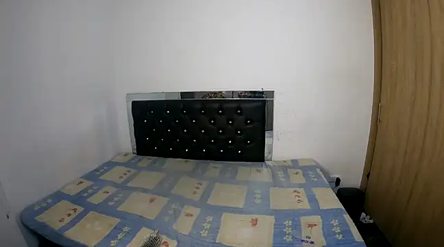 hot quenn online show from January 13, 2025, 11:38 pm