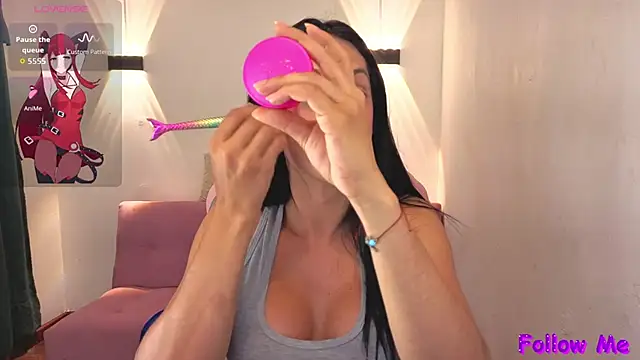 vittorialombardi   online show from February 10, 2026, 7:01 am