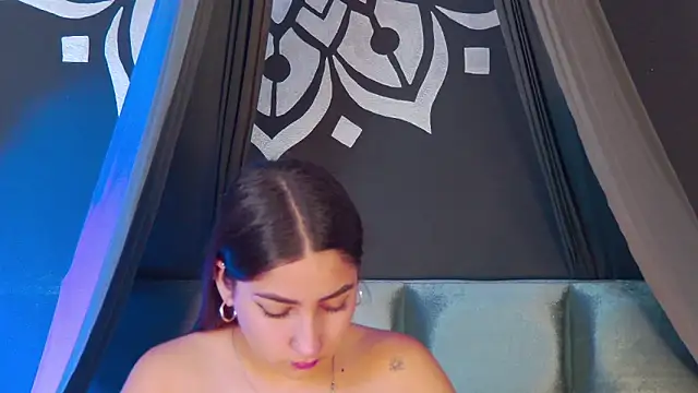zoee moretti online show from September 9, 2025, 12:48 pm