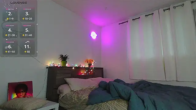 Kittyymaze1 online show from December 11, 2024, 1:17 pm