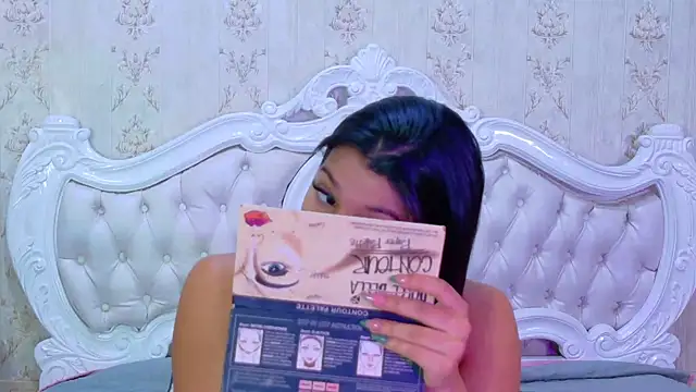 Snapshot of TiaraRosse chatting on October 24, 2025, 12:45 pm TiaraRosse online show from October 24, 2025, 12:45 pm