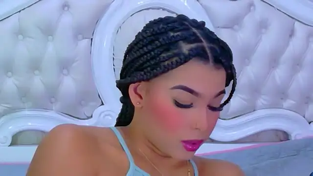 TiaraRosse online show from January 6, 2026, 1:04 pm