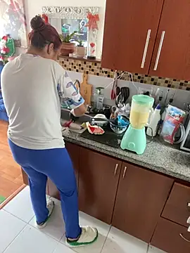 Cafeziitha02 online show from November 13, 2025, 4:28 pm