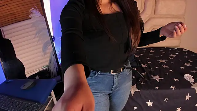 Snapshot of Rebeca_Williams_ chatting on January 3, 2025, 12:00 am Rebeca Williams  online show from January 3, 2025, 12:00 am