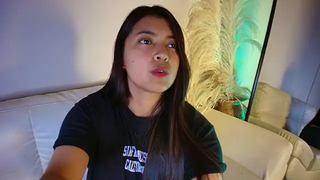 Snapshot of Rebeca_Williams_ chatting on February 5, 2025, 2:08 am Rebeca Williams  online show from February 5, 2025, 2:08 am